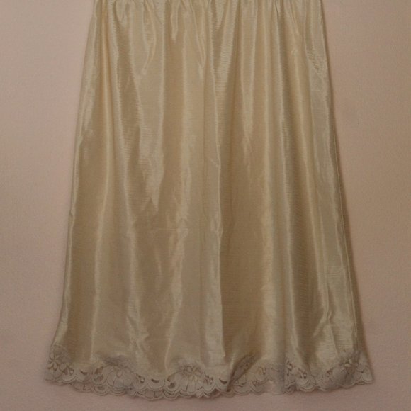 Dresses & Skirts - Satin Skirt Slip